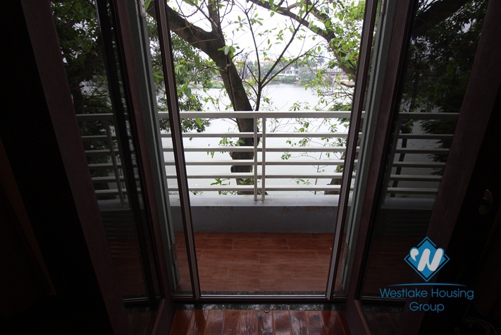 Lake view apartment for rent on Tran Vu, Truc Bach, Ba Dinh